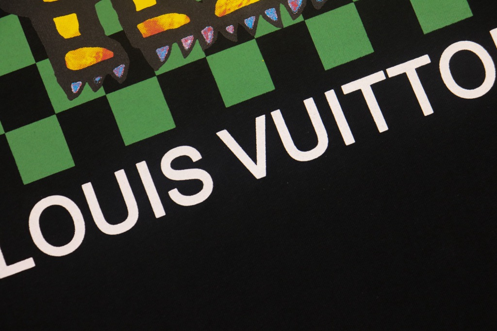 L*V* T-shirt